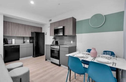 West Avenue Apartment | Gatsby Suite Resort & Parking Passes Available
