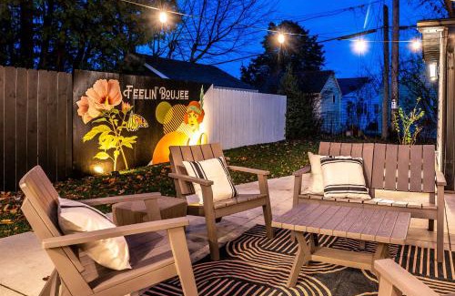 Lake Geneva House | Gatsby Theme Near Downtown with Hot Tub & Game Room