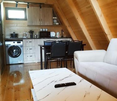 Ambrolauri House | gauqmda