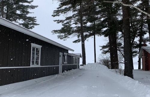 Gaylord Cottage | Gaylord-Otsego Fall-Winter 2026. Rent 2 nights- 2 nights free.