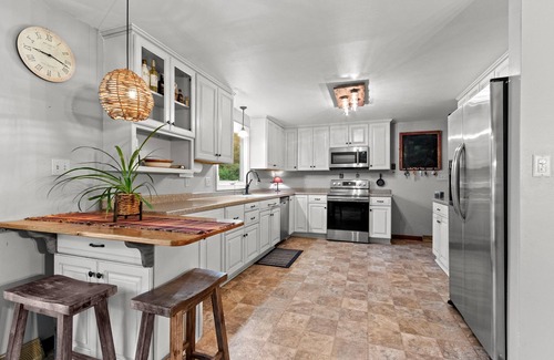 Ledgeview House | GB Packer game or Summer Retreat: Entertain or Relax in privacy and comfort
