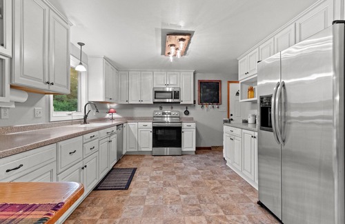 Ledgeview House | GB Packer game or Summer Retreat: Entertain or Relax in privacy and comfort