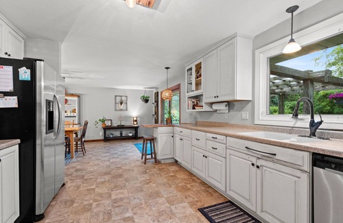 Ledgeview House | GB Packer game or Summer Retreat: Entertain or Relax in privacy and comfort