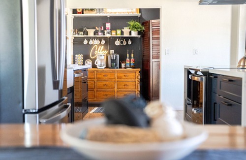Williams House | GC Train Depot and Route 66: king beds/BBQ/firepit
