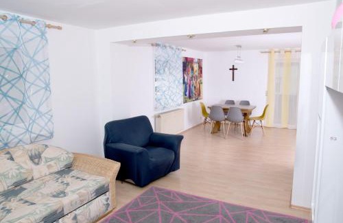 Oberasbach Apartment | Gemütliche Familien-Ferienwohnung mit Balkon nahe Playmobil FunPark