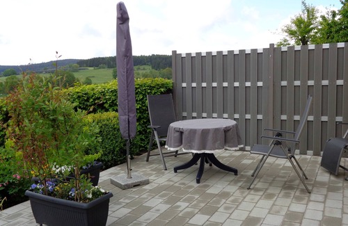 Bad Steben Apartment | Gemütliche Ferienwohnung mit Terrasse, voll ausgestattete Küche