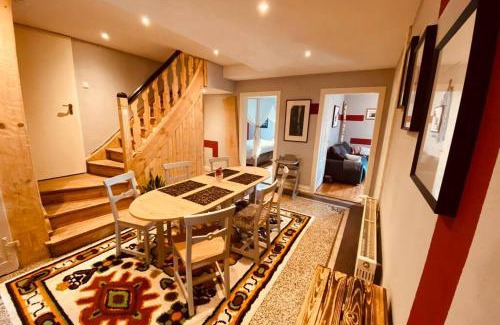 Effolderbach Apartment | Gemütliche Landhaus Wohnung auf dem Ponyhof - Himmelbett, Kamin & Garten