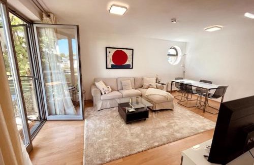 Schoenefeld Apartment | Gemütliche Wohnung mit Balkon in Schönefeld