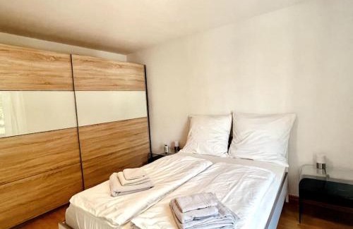Schoenefeld Apartment | Gemütliche Wohnung mit Balkon in Schönefeld
