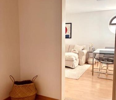 Schoenefeld Apartment | Gemütliche Wohnung mit Balkon in Schönefeld