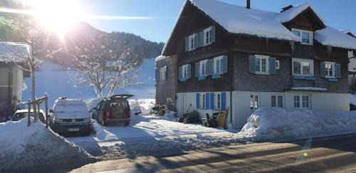 Alberschwende Apartment | Gemütliches 2 Bettzimmer mit Gemeinschaftsbad und kleiner Küche