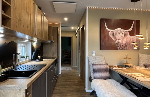 Braunfels House | Gemütliches 4 Ferienhaus mit Whirlpool, Fitness, Infrarotsauna, Ebike, Alpakas
