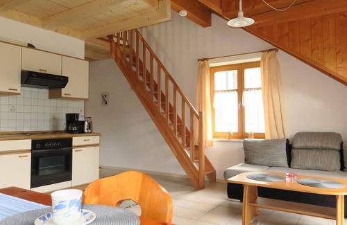 Schwarzenbach Apartment | Gemütliches Feriendomizil mit Balkon und Bergblick