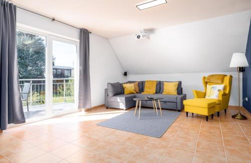 Niederzwehren Apartment | Gemütliches Heimkino mit Balkon & Beamer