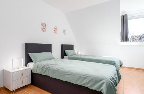 Niederzwehren Apartment | Gemütliches Heimkino mit Balkon & Beamer