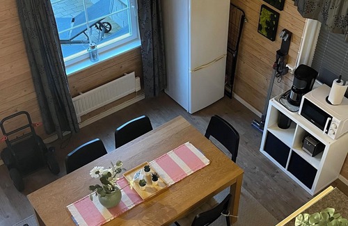 Vackelsang House | Gemütliches Haus am See mit Eigenem Elektroboot und Zugang zum Pool