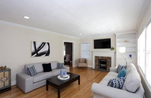 Home Park House | Gem in Midtown 4bedroom home-11