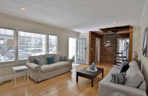 Home Park House | Gem in Midtown 4bedroom home-11