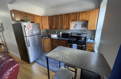 Williamsburg Apartment | Gem. Williamsburg 2 bedroom. 1 stop to Manhattan.