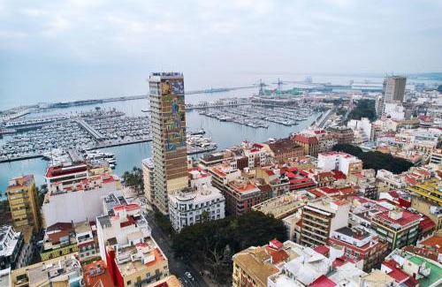 Alicante City Centre House | Gema histórica en Santa Cruz Doble Terraza Vistas