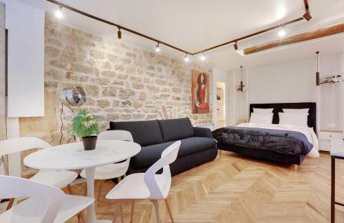 Montmartre Apartment | GemBnB Luxury Apartment in Paris - Abbesses - Montmartre