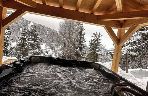 Plagne 1800 Ski Chalet | Genepi Chalet sleeps 14 Jacuzzi sleeps 6/8