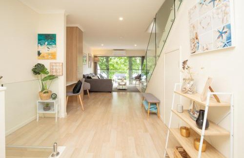 North Batemans Bay House | Generous 2-Bed Townhouse With A Private Balcony