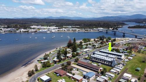 North Batemans Bay House | Generous 2-Bed Townhouse With A Private Balcony