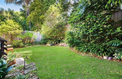 Bondi Apartment | Generous one-bedroom apartment 10 mins walk to the famous Bondi Beach!