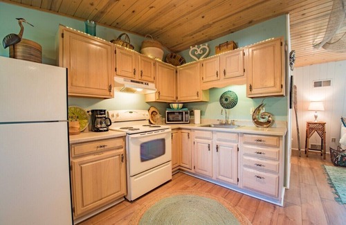 Lake Geneva Apartment | Geneva Beach House Delavan Suite |Easy .5 Mile Walk to the Lake |Shared Backyard |Parking