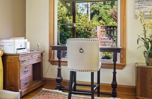 Geneva House | "Geneva Retreat" near Lake Whatcom & Galbraith Mt