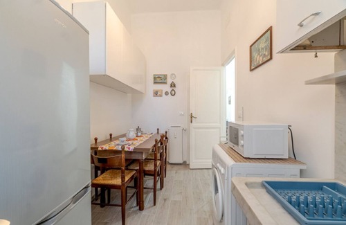 San Fruttuoso Apartment | Genoa San Fruttuoso Vintage & Roomy Flat x5