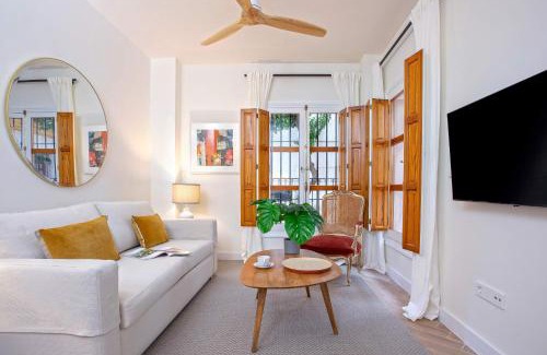 Santa Cruz Apartment | Genteel Home Plaza de Santa Cruz
