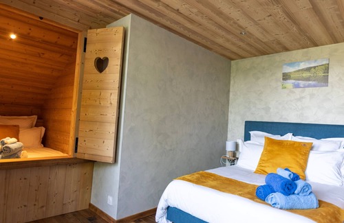 Sapois Bed & Breakfast | Gentiane Room - 2 Double Beds & Sauna, Perfect for Families