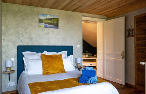 Sapois Bed & Breakfast | Gentiane Room - 2 Double Beds & Sauna, Perfect for Families