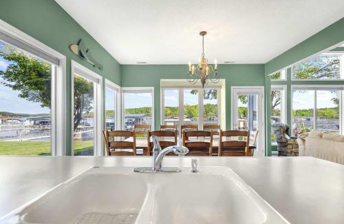 Gravois Mills House | Gentle Slopes Retreat Fit For 12