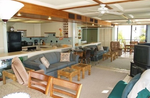 Makaha Condo | Genuine & Affordable 1250 sqft Big Beach-front Corner Unit