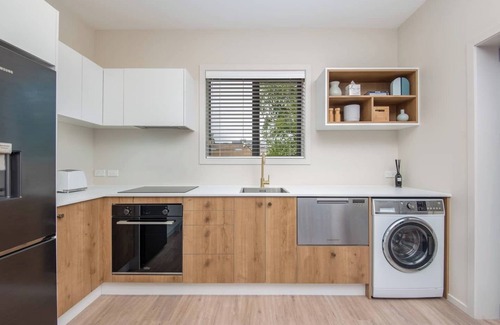 North Dunedin Apartment | George Little: Stylish, Peaceful & Convenient