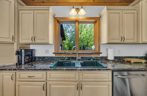 Franklin House | Georges Pond Hideaway - Bright and Sunny Oasis!