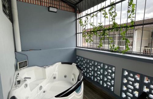 Taman Islands Glades House | GEORGETOWN 18Px 5R4B V KTV & JACCUZI SPA & POOL TABLE NEAR USM & LAM WAH EE HOSPITAL & HAN CHIANG HIGH SCHOOL - kids pool no more