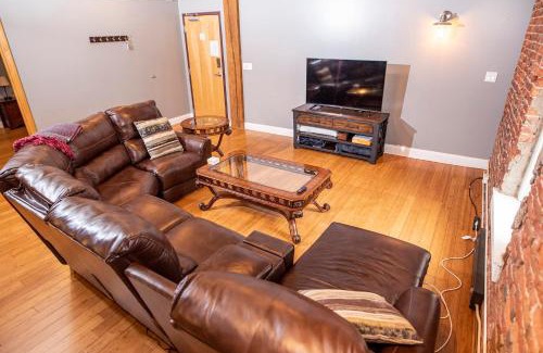 Wholesale District Apartment | Georgia Street 4 Bedroom Condo Downtown