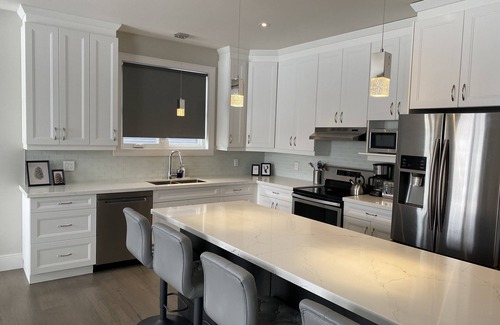 Wasaga Beach House | Georgian Bay Home & Escape. Close to Blue Mountain & Georgian Bay