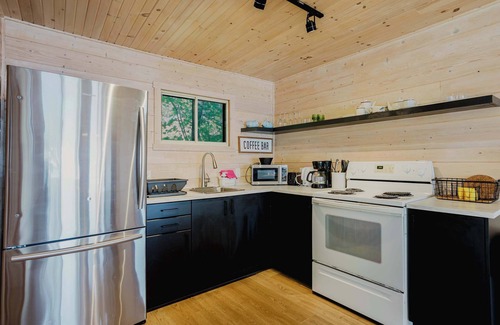 Carling Cottage | Georgian Bay Rockwood 3-bdrm Waterfront Cottage #2