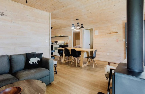 Carling Cottage | Georgian Bay Rockwood 3-bdrm Waterfront Cottage #2
