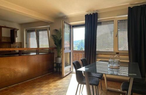Imst Apartment | Geräumige rustikale Tiroler Wohnung 1-8 Personen