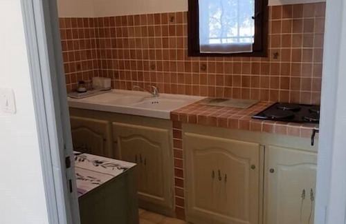 Greoux-les-Bains Apartment | Geranium Lou Cigaloun Ana Location