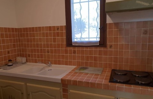 Greoux-les-Bains Apartment | Geranium Lou Cigaloun Ana Location