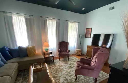 Germantown Apartment | Germantown 3 Bedroom Apt Walk To Bars Flea Market