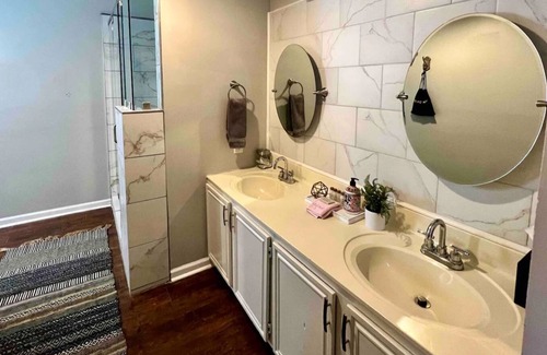 Germantown House | Germantown Gem - Two Apartments Under One Roof