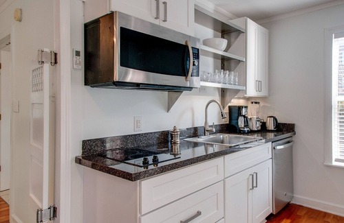 Salemtown Apartment | Germantown one bedroom suite with view of lush garden and hot tub